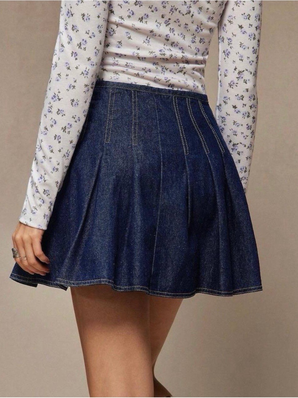 High-Waist Pleated Denim Mini Skirt - Blue - Picture 4 of 4
